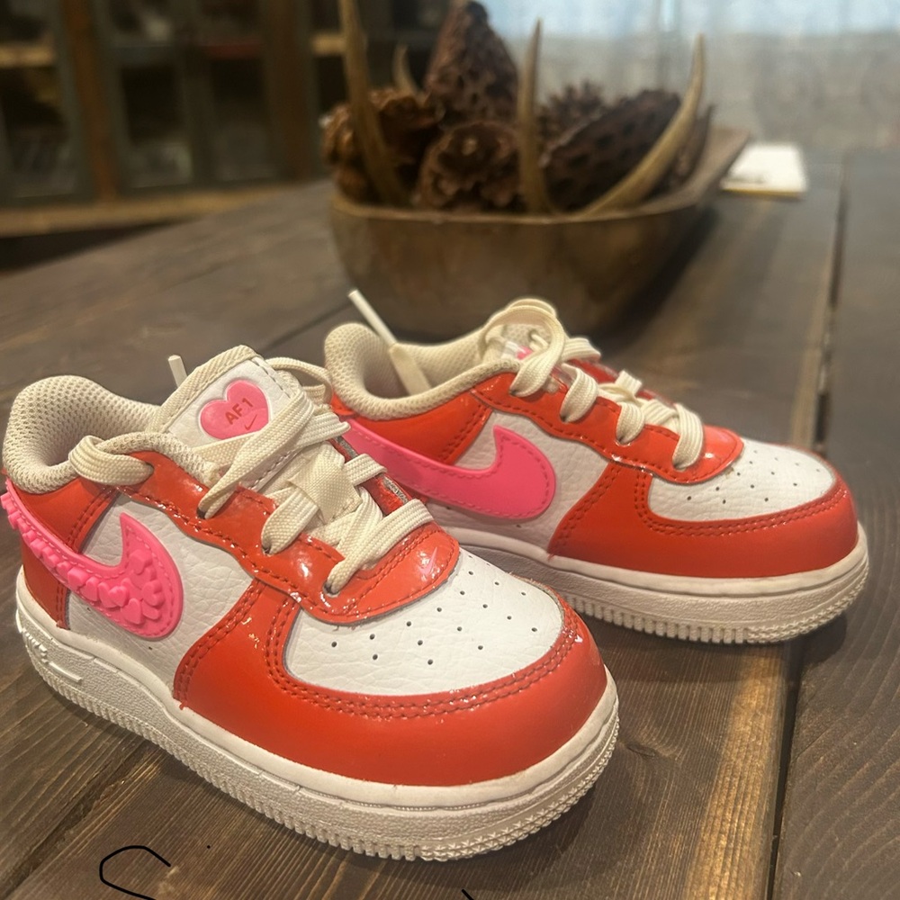 Nike Kids Low-Top Sneakers in White, Red & Pink